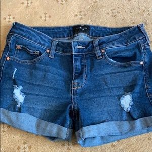 Celebrity Pink size 5/27 distressed denim shorts